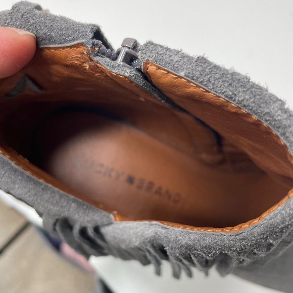 LUCKY BRAND grey suede fringe yachin boots size 7.5 - Picture 4 of 8